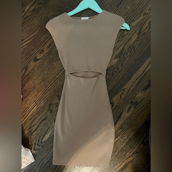 Wilfred Dresses & Skirts - Wilfred Free brown dress. Short and cut out mid drift. Size xs